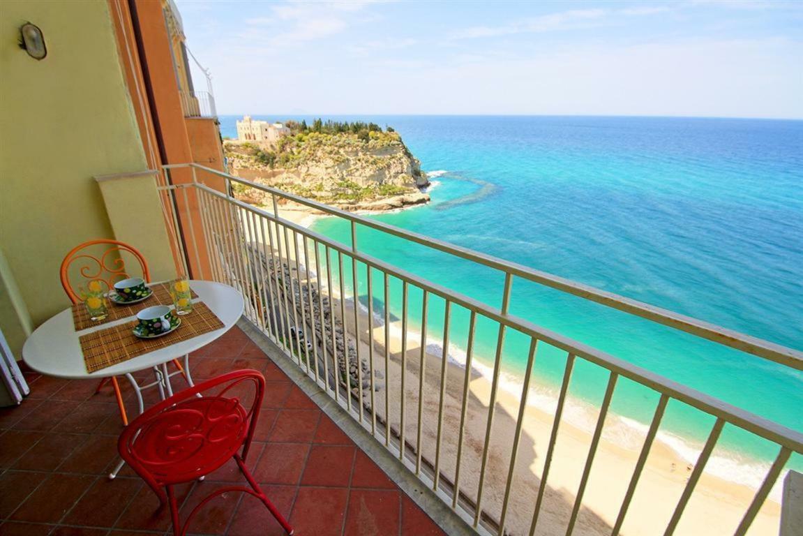 Isola Bella Sea-View Apartment โตรเปอา ภายนอก รูปภาพ