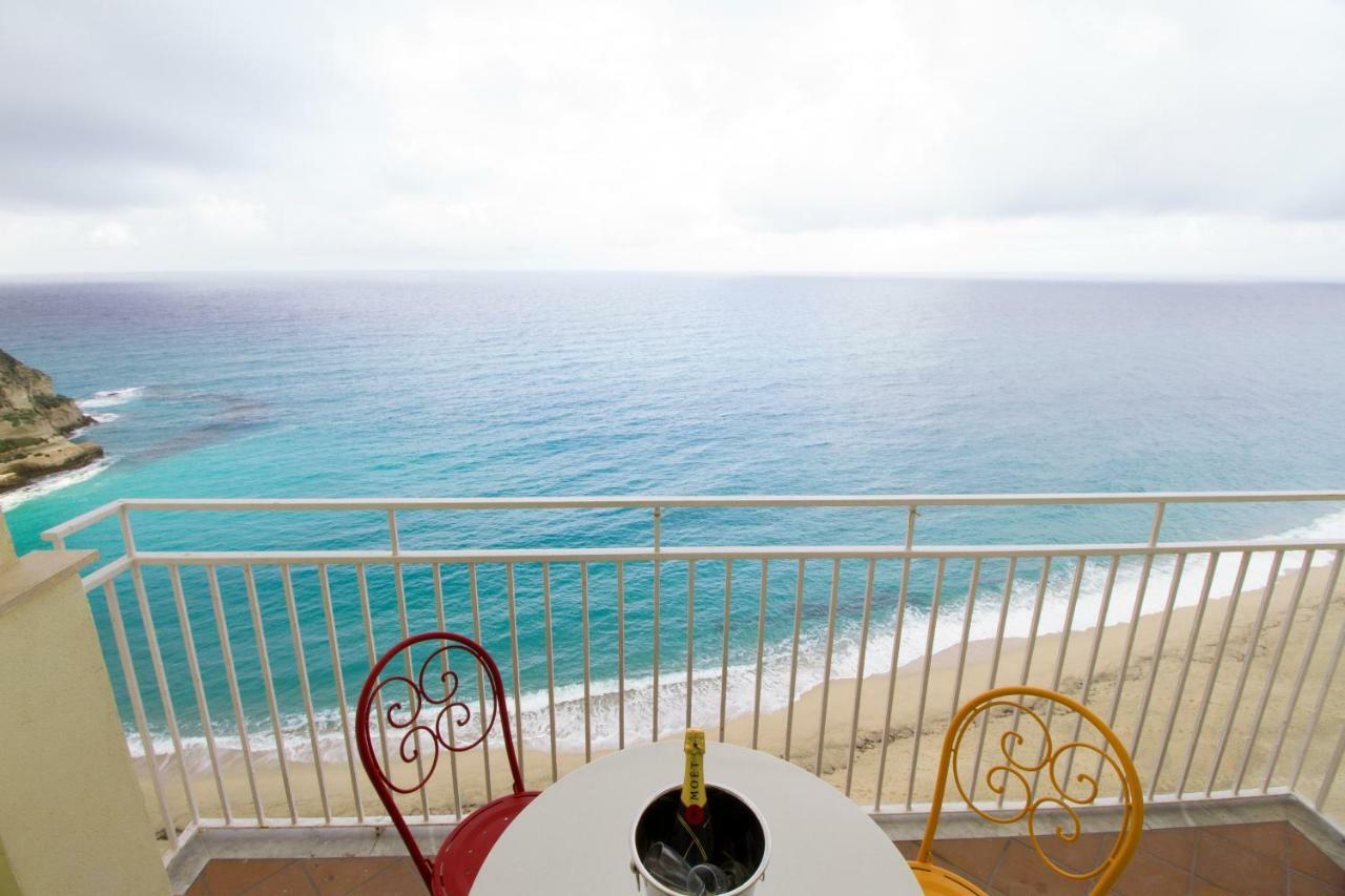 Isola Bella Sea-View Apartment โตรเปอา ภายนอก รูปภาพ