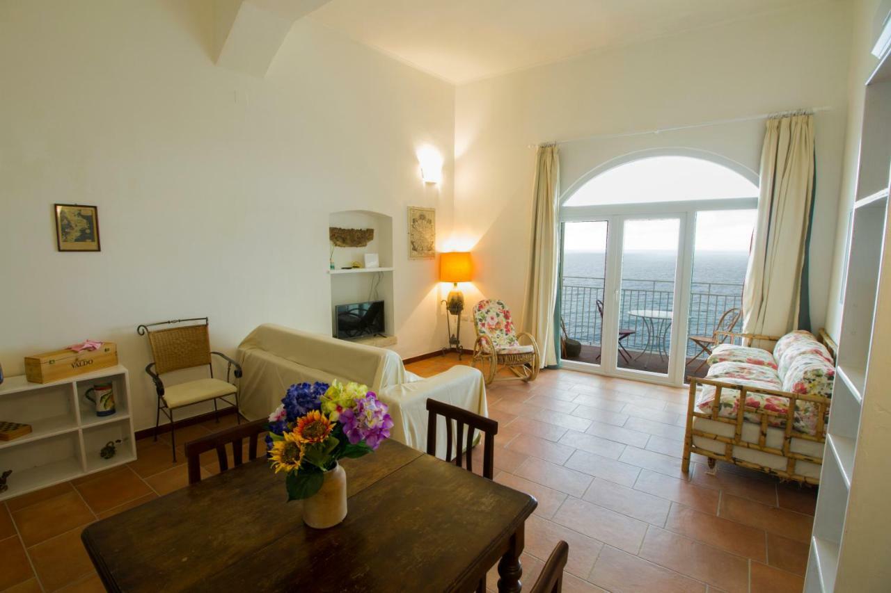 Isola Bella Sea-View Apartment โตรเปอา ภายนอก รูปภาพ